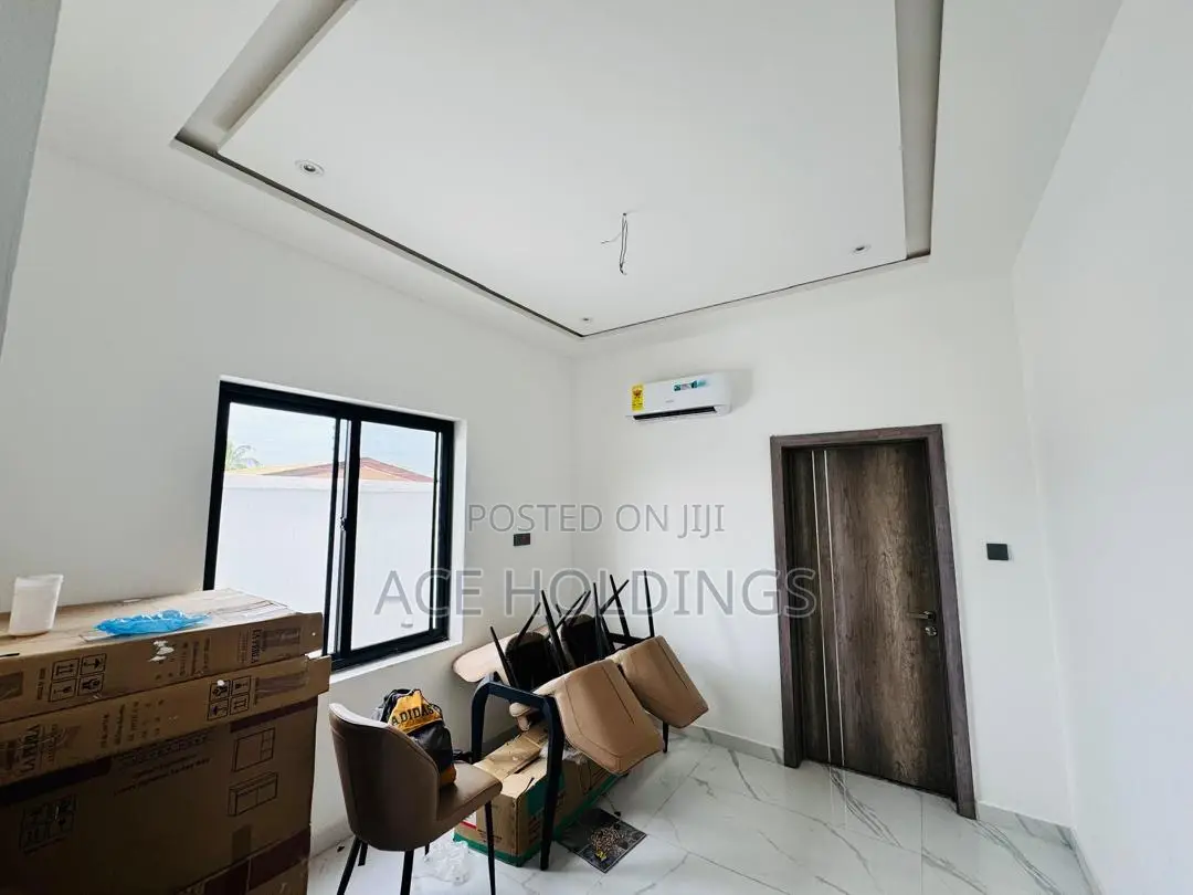 4bdrm Mansion in School Junction for sale