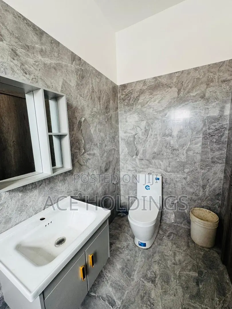 4bdrm Mansion in School Junction for sale