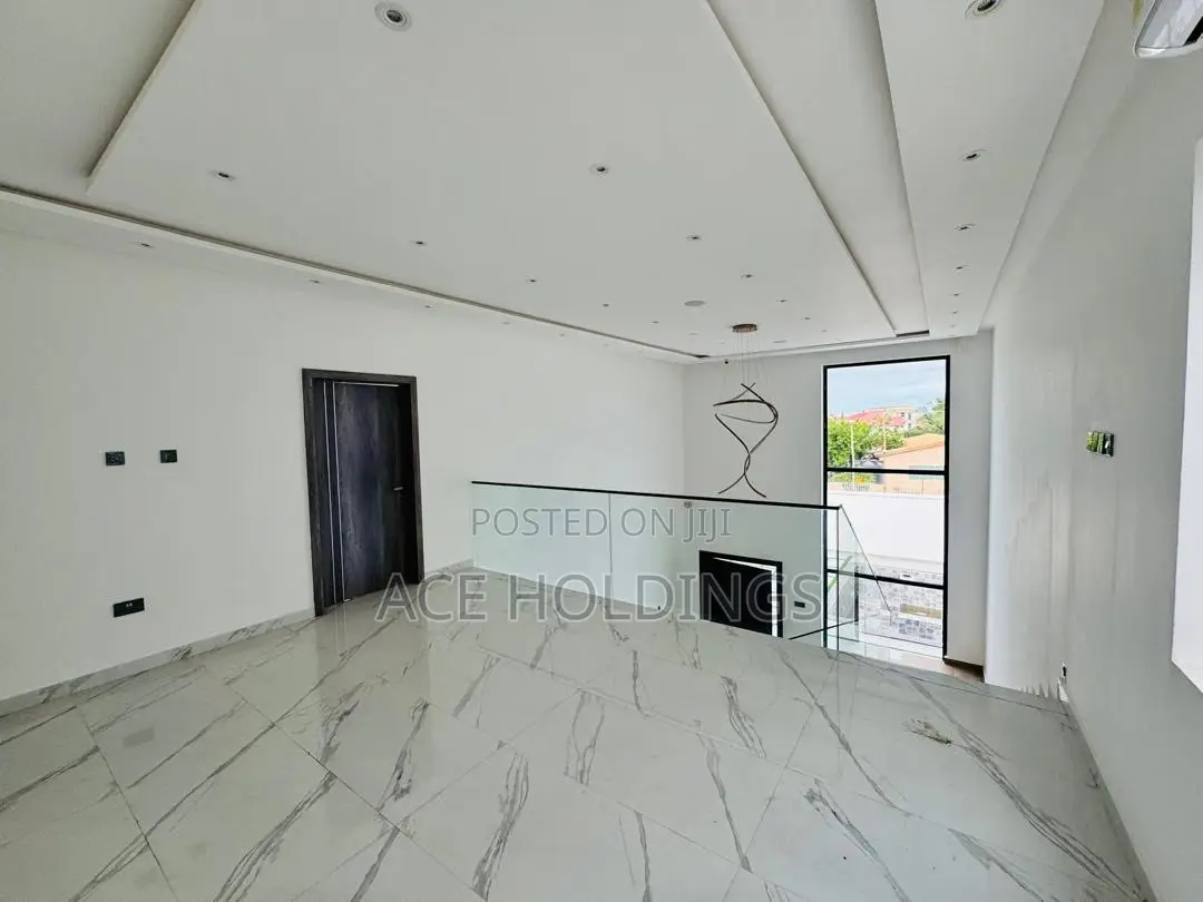 4bdrm Mansion in School Junction for sale