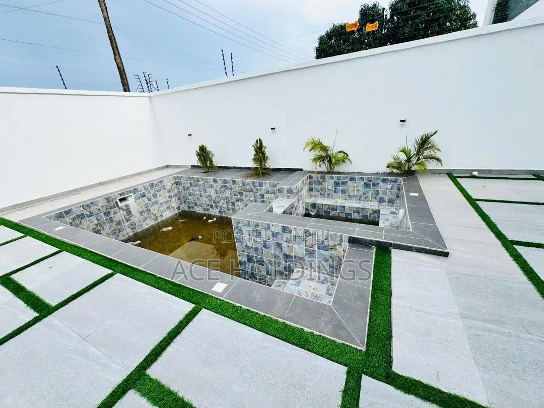 4bdrm Mansion in School Junction for sale