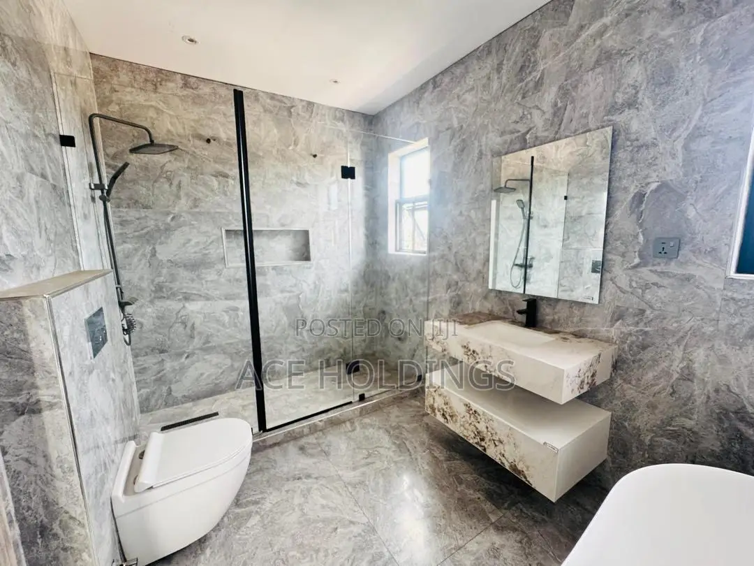 4bdrm Mansion in School Junction for sale