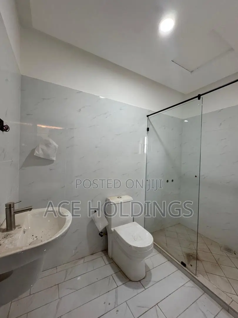 4bdrm Mansion in East Legon Hills for sale
