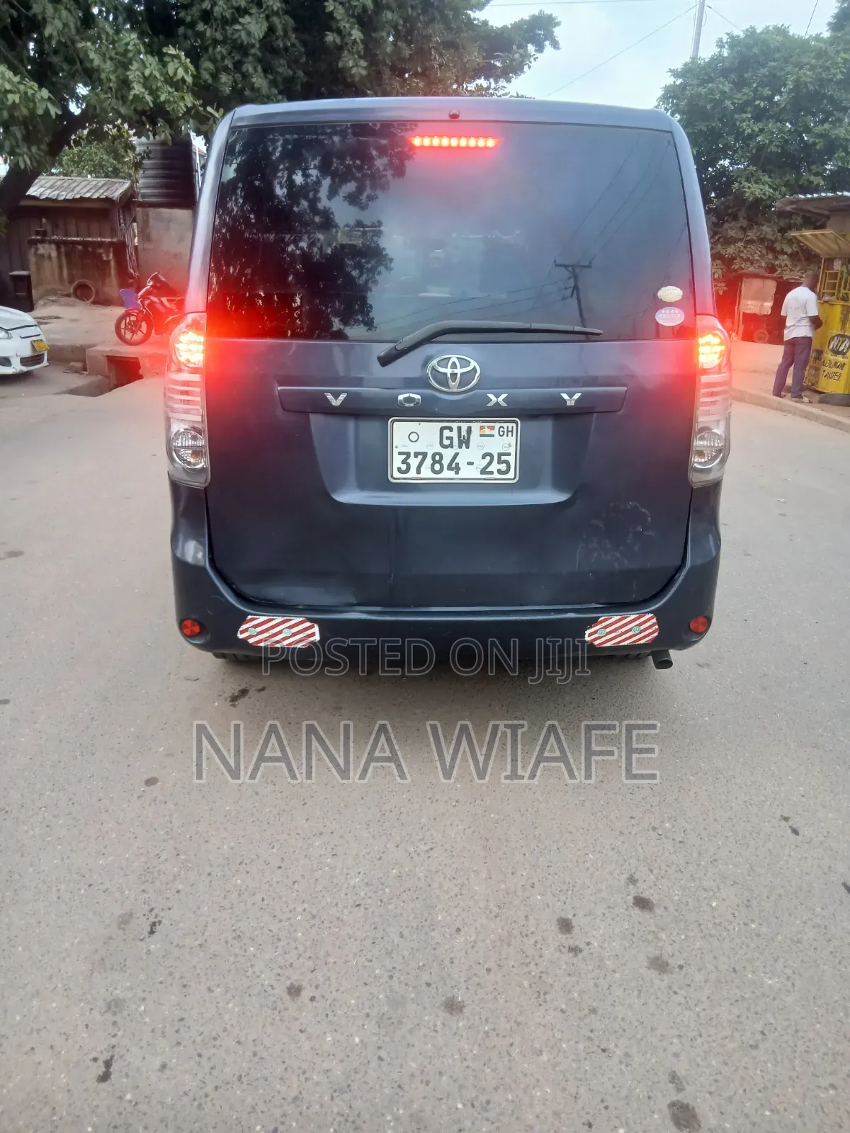 Toyota Voxy ZS 4WD 8-Seater 2011 Matt Black