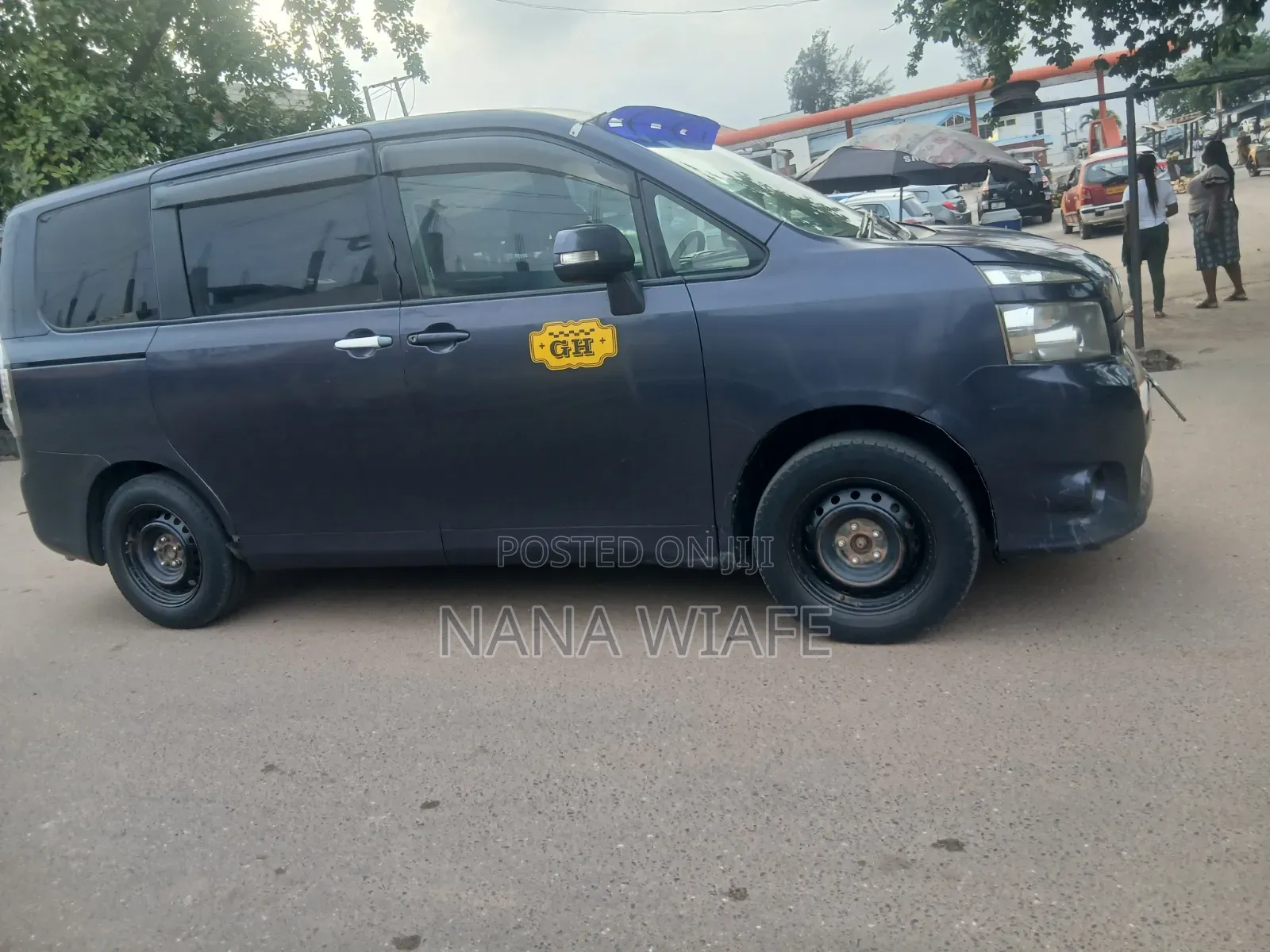 Toyota Voxy ZS 4WD 8-Seater 2011 Matt Black