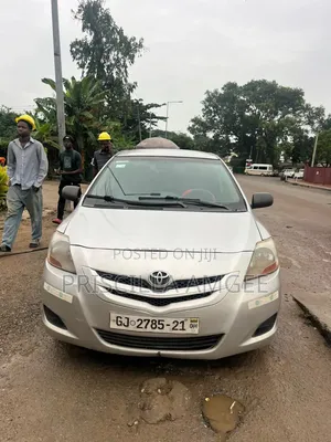 Toyota Yaris 2010 Silver