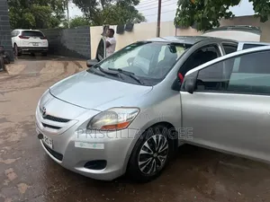 Toyota Yaris 2010 Silver