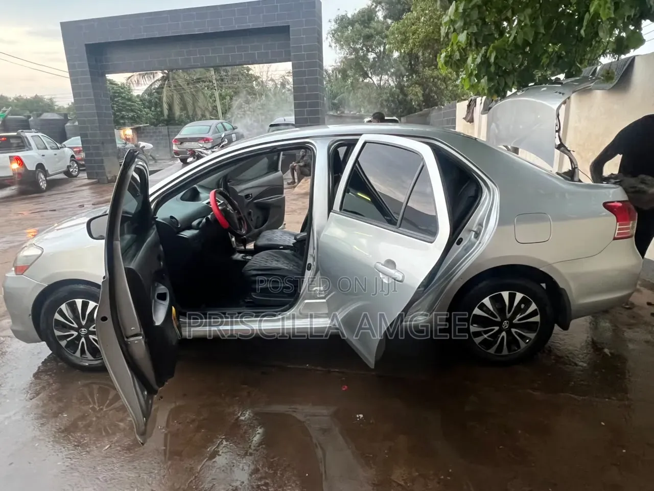 Toyota Yaris 2010 Silver