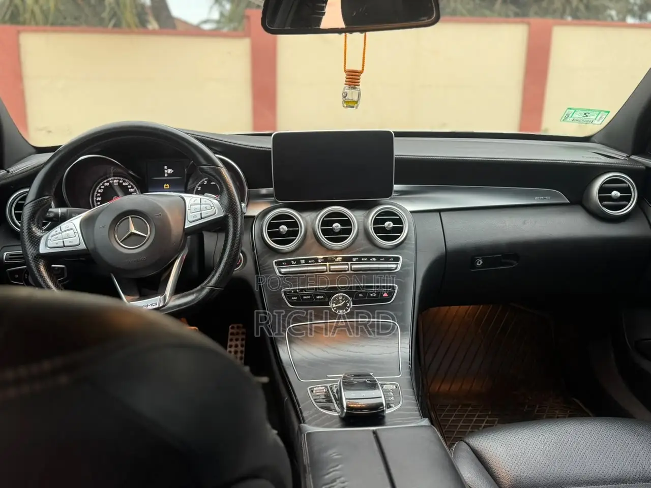 Mercedes-Benz C300 Luxury 4dr AWD 4Matic Sedan (2.0L 4cyl 7A) 2015