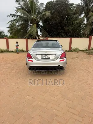 Mercedes-Benz C300 Luxury 4dr AWD 4Matic Sedan (2.0L 4cyl 7A) 2015