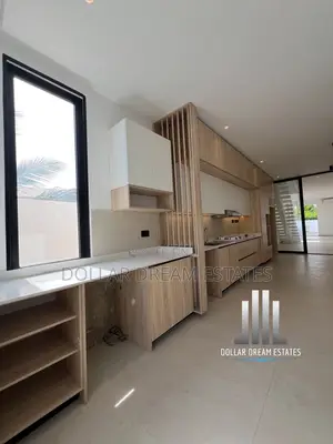 5bdrm House in Spintex for sale
