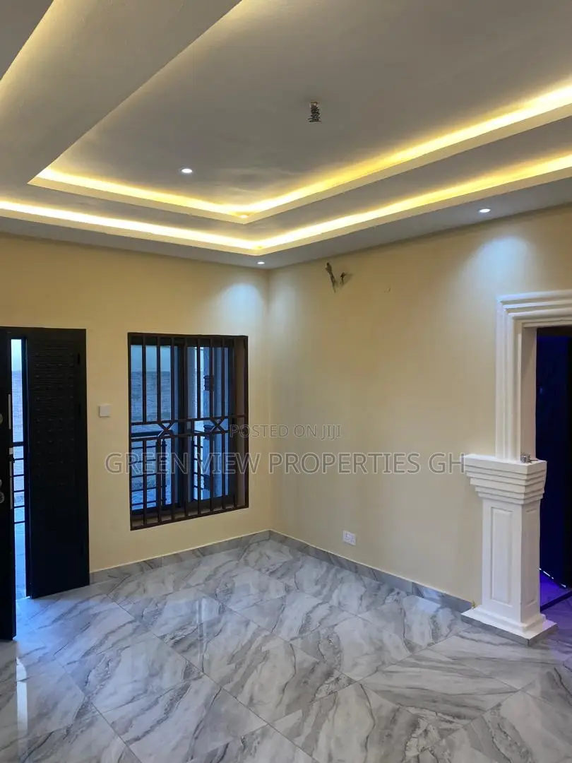 2bdrm Apartment in West Hills Mall Area for rent
