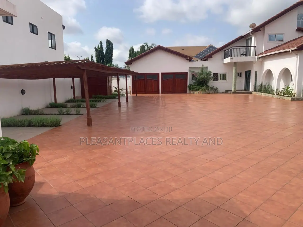 4bdrm House in Pleasantplaces And, East Legon for rent