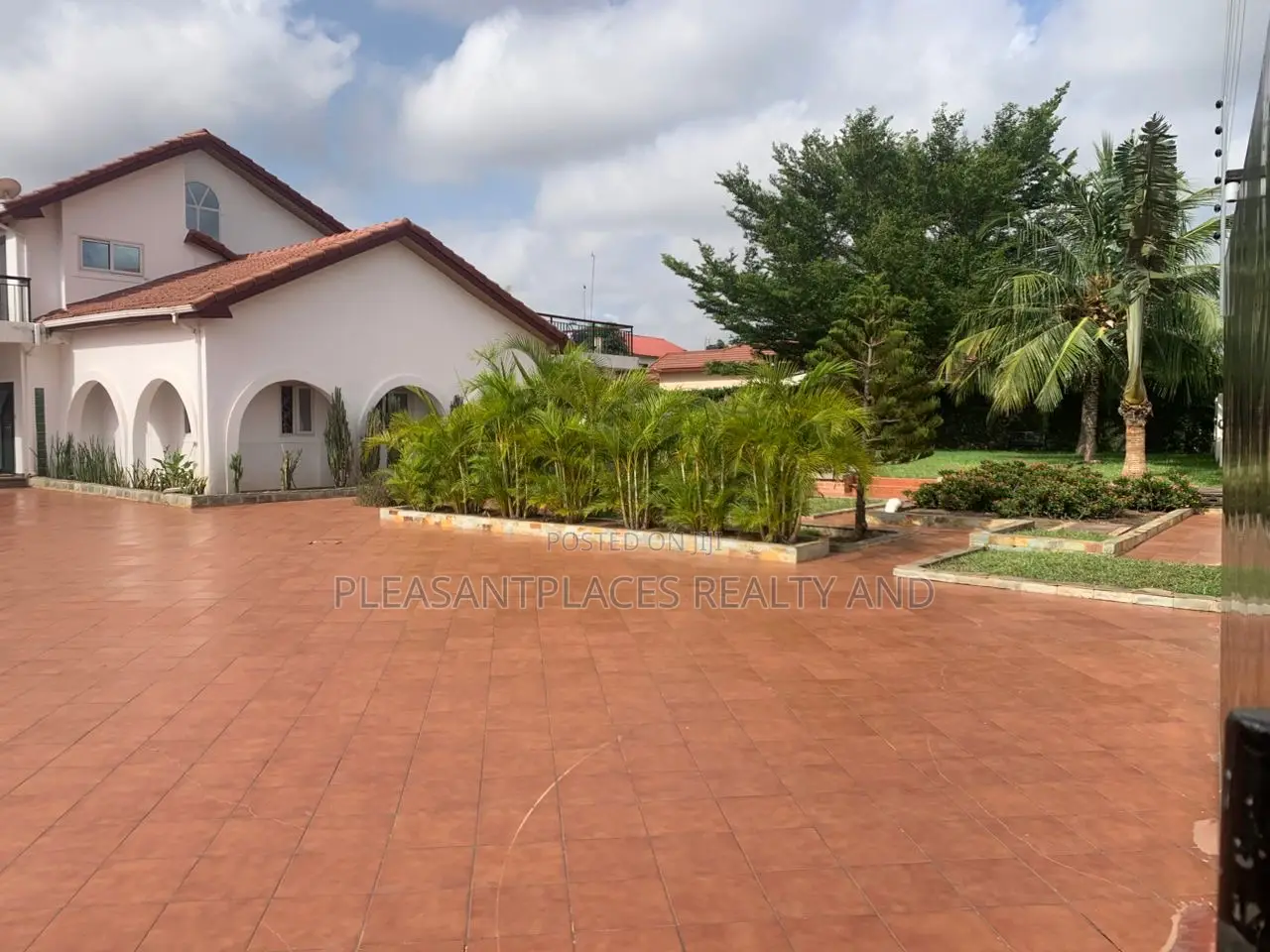 4bdrm House in Pleasantplaces And, East Legon for rent
