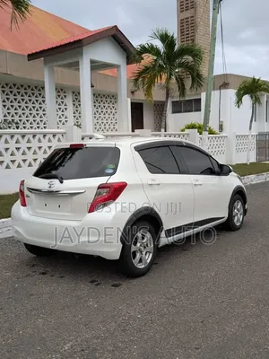 Toyota Vitz 2014 Off white