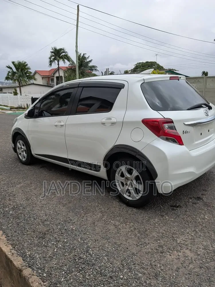 Toyota Vitz 2014 Off white