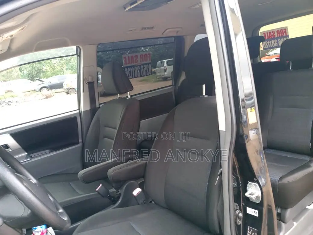 Toyota Voxy 2012 Black