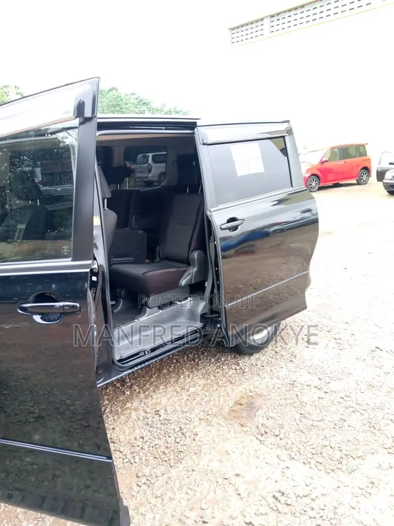 Toyota Voxy 2012 Black