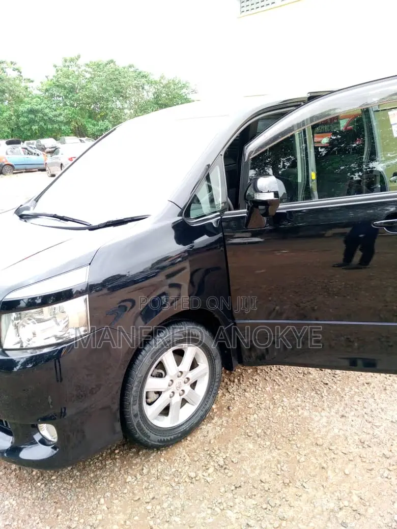 Toyota Voxy 2012 Black