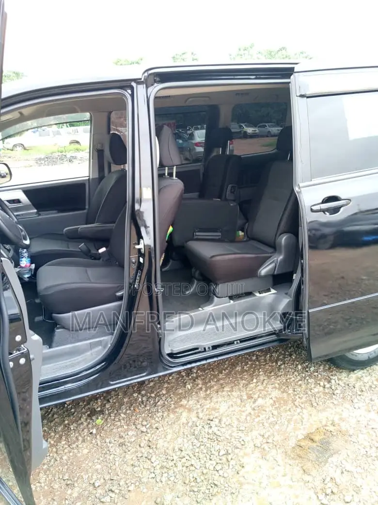 Toyota Voxy 2012 Black