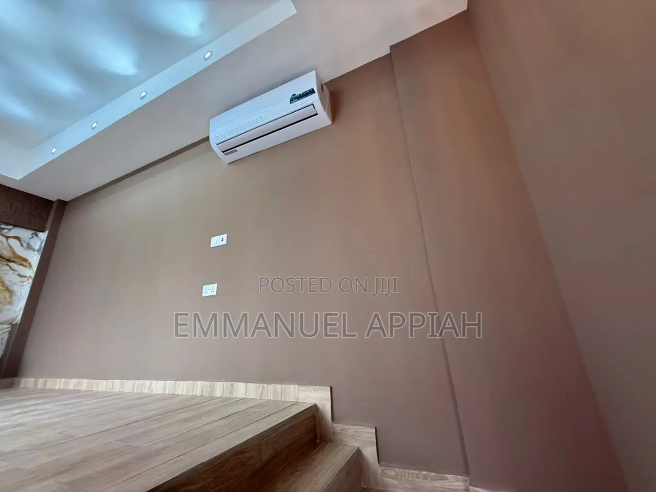 400sqm Warehouse for Rent at Tesano