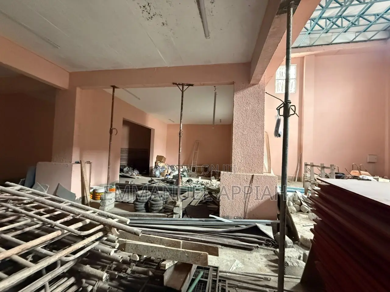 400sqm Warehouse for Rent at Tesano
