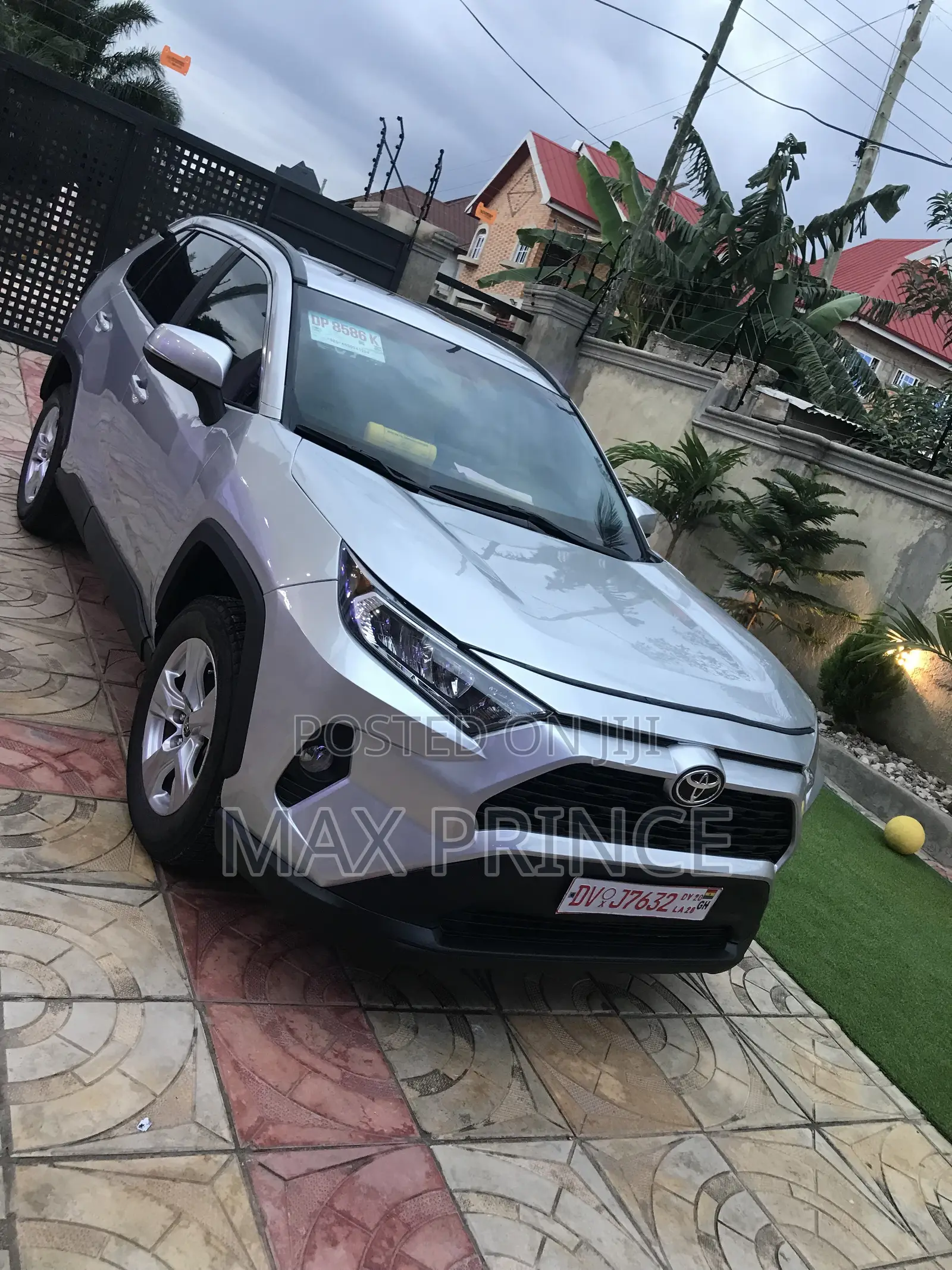 Toyota RAV4 XLE FWD 2019 Silver