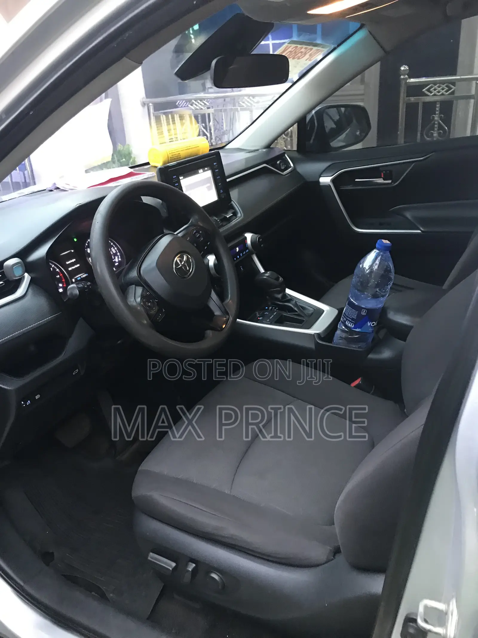 Toyota RAV4 XLE FWD 2019 Silver