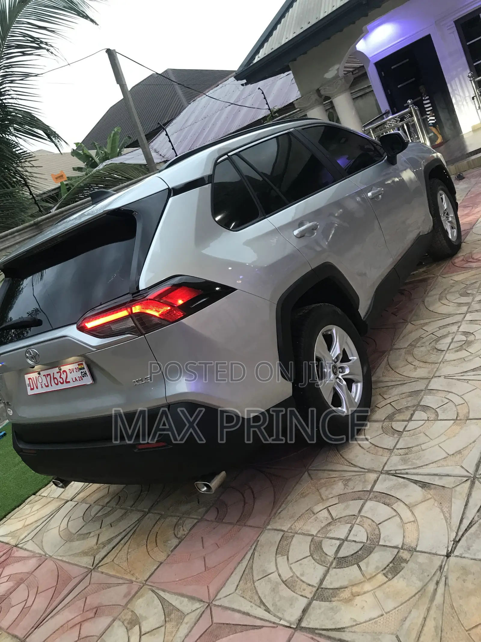 Toyota RAV4 XLE FWD 2019 Silver
