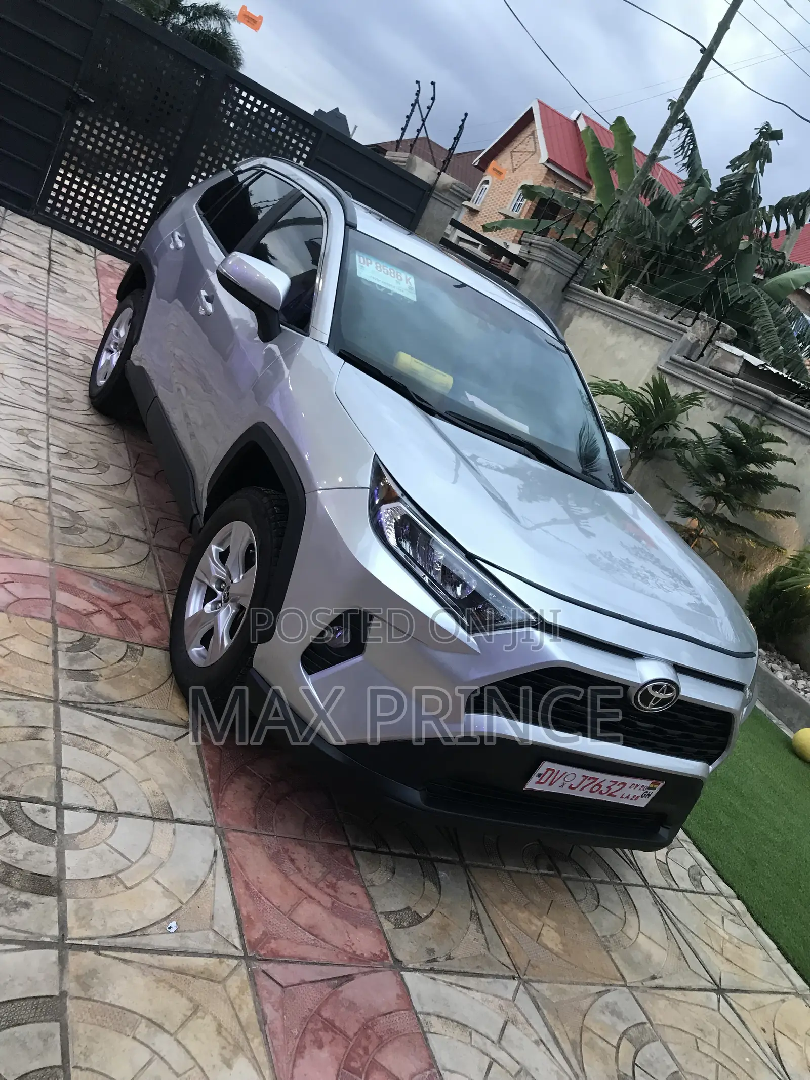 Toyota RAV4 XLE FWD 2019 Silver