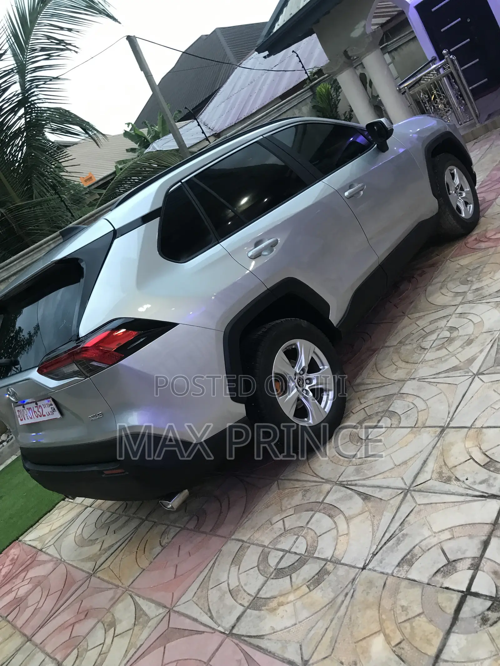 Toyota RAV4 XLE FWD 2019 Silver