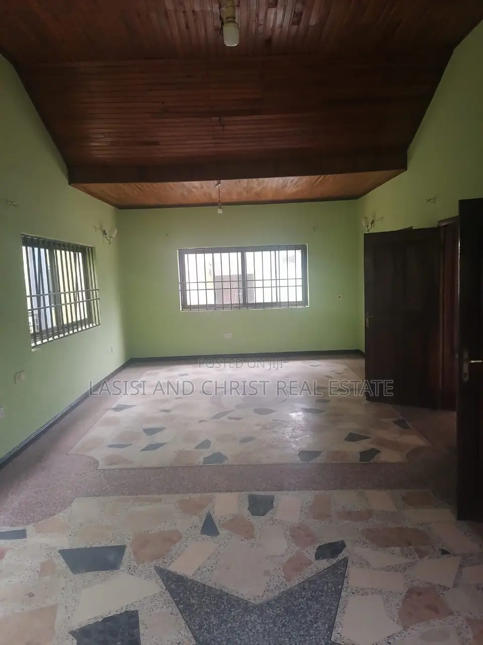 6bdrm Mansion in Lasisi And Christ, Amasaman for rent