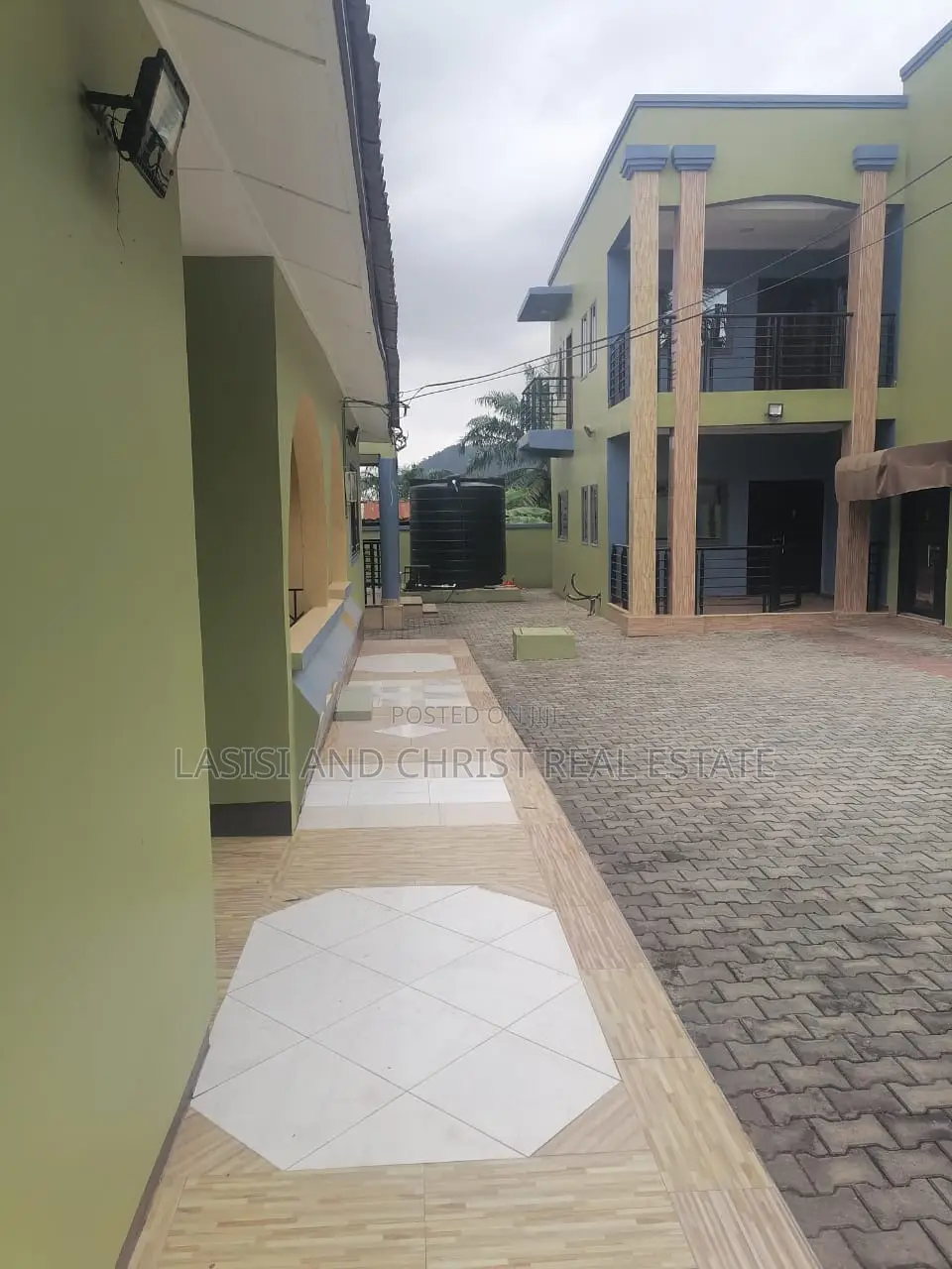 6bdrm Mansion in Lasisi And Christ, Amasaman for rent