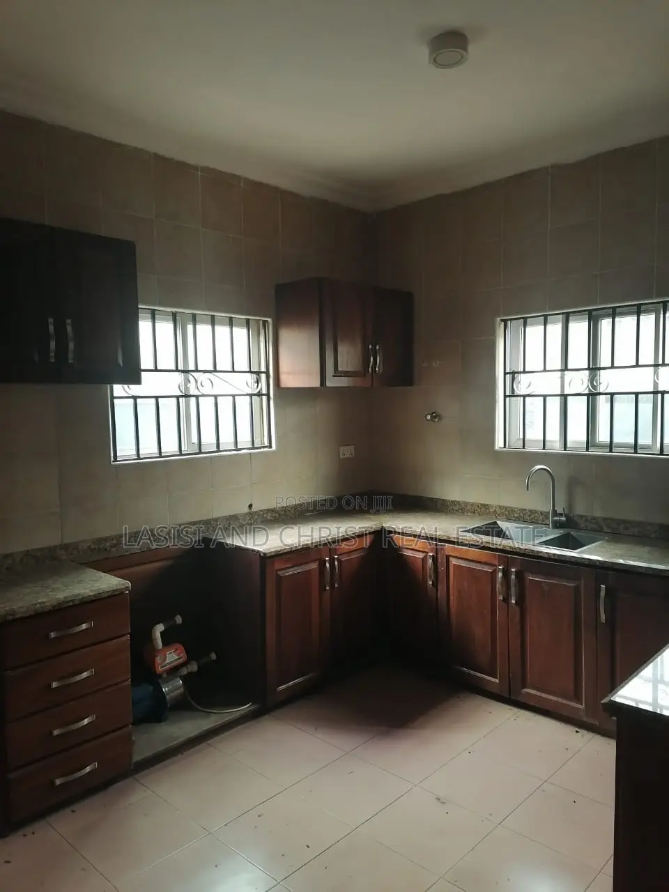 3bdrm House in Lasisi And Christ, Amasaman for rent
