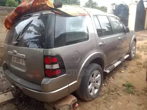 Ford Explorer XLT 4dr 4x4 (4.0L 6cyl 5A) 2007 Gray