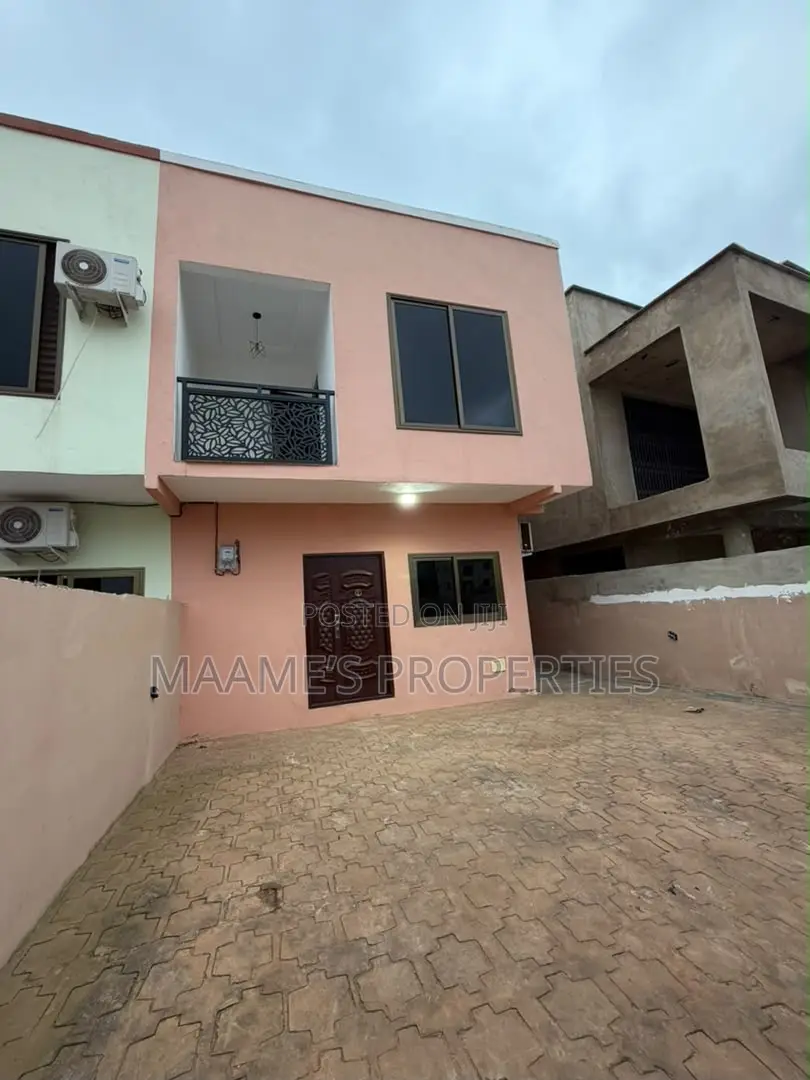 3bdrm Duplex in Adenta for sale