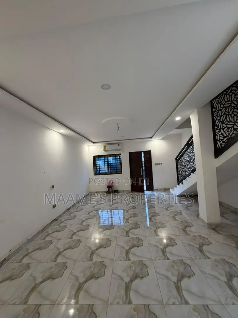 3bdrm Duplex in Adenta for sale