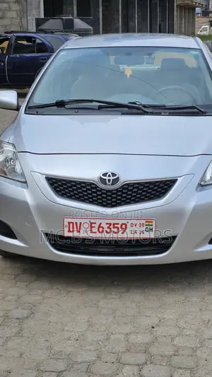 Toyota Belta 2012 Silver