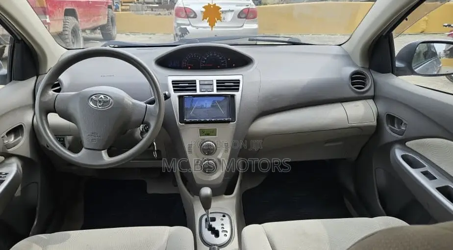 Toyota Belta 2012 Silver
