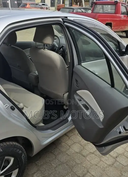 Toyota Belta 2012 Silver
