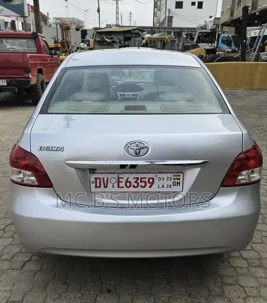 Toyota Belta 2012 Silver