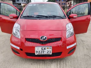 Toyota Vitz 2010 Red
