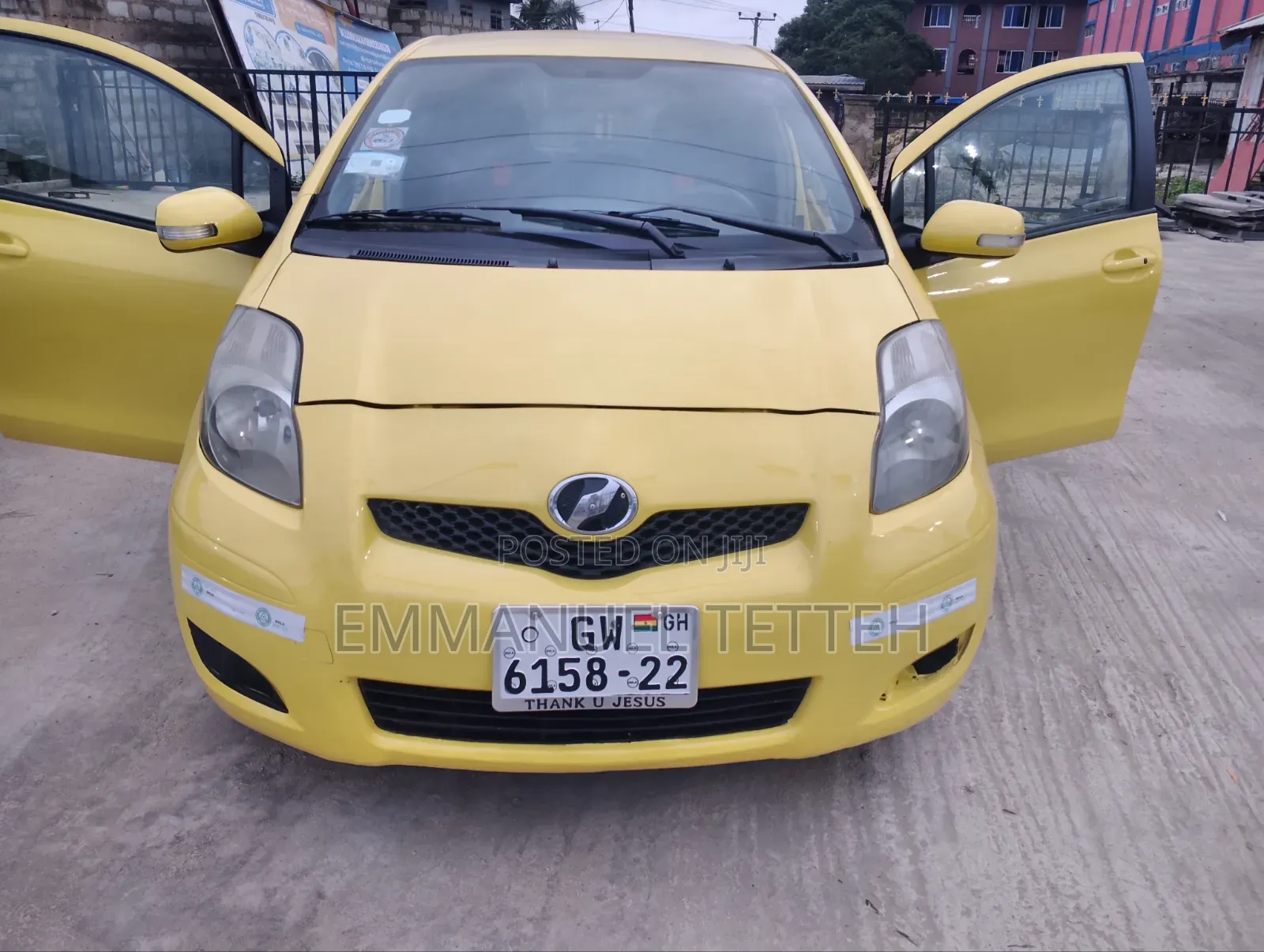 Toyota Vitz 2010 Yellow