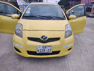 Toyota Vitz 2010 Yellow