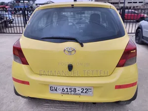 Toyota Vitz 2010 Yellow