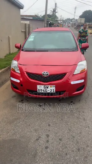 Toyota Yaris Base Hatchback 5dr 2010 Red