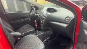 Toyota Yaris Base Hatchback 5dr 2010 Red