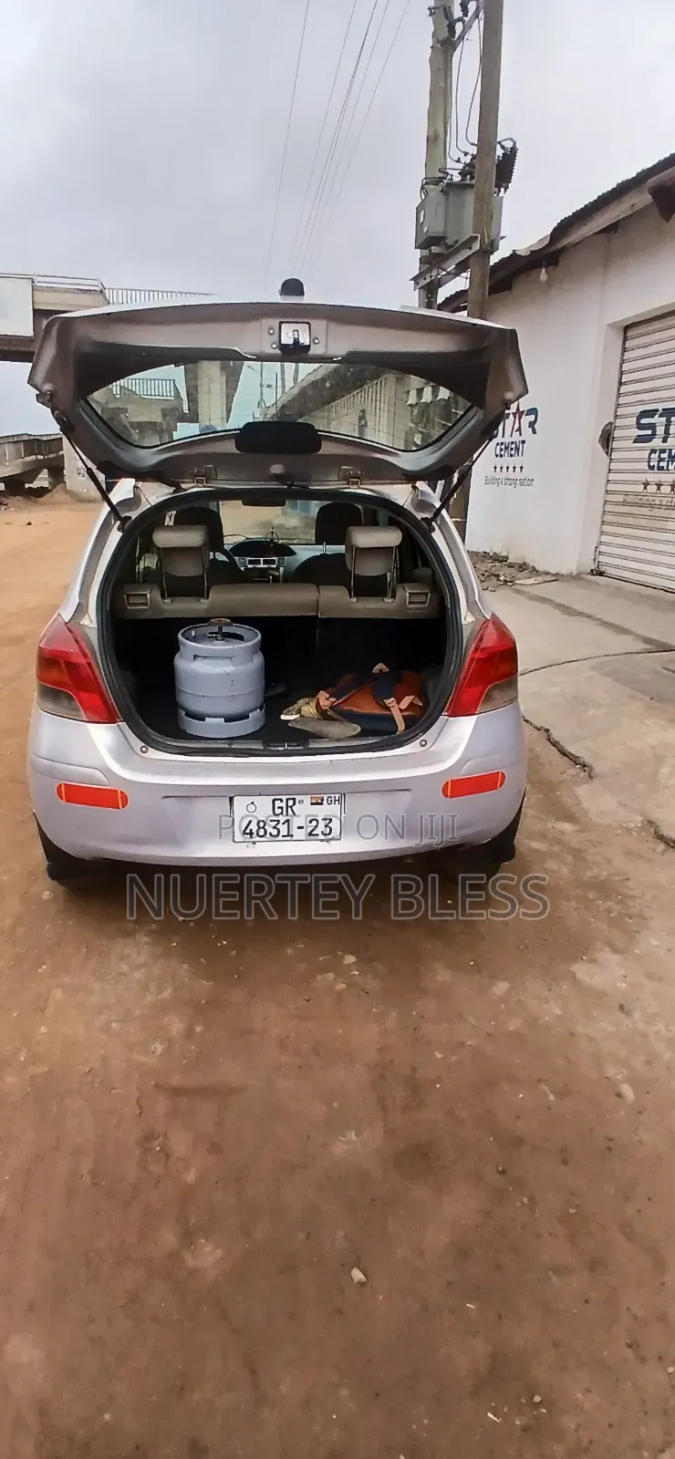 Toyota Vitz 2010 Silver