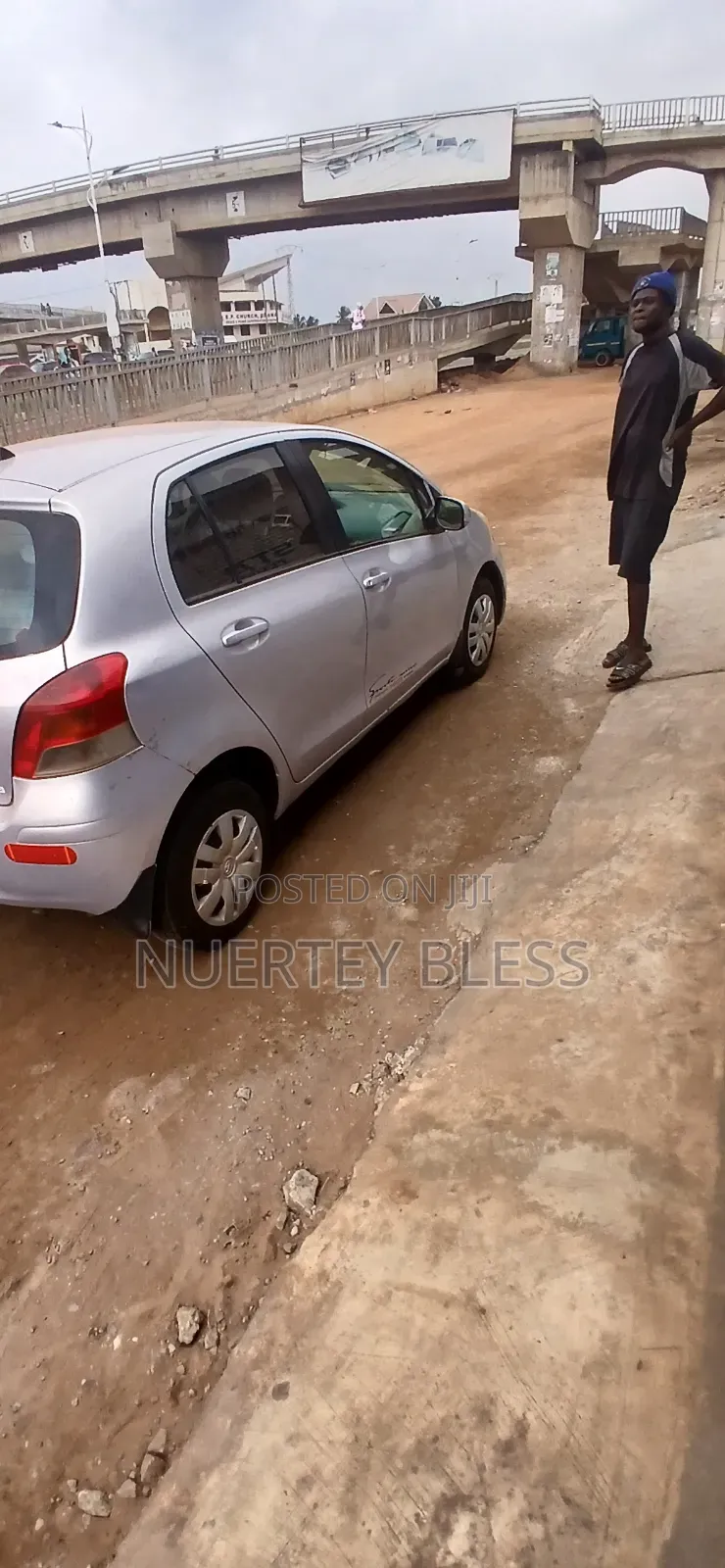 Toyota Vitz 2010 Silver