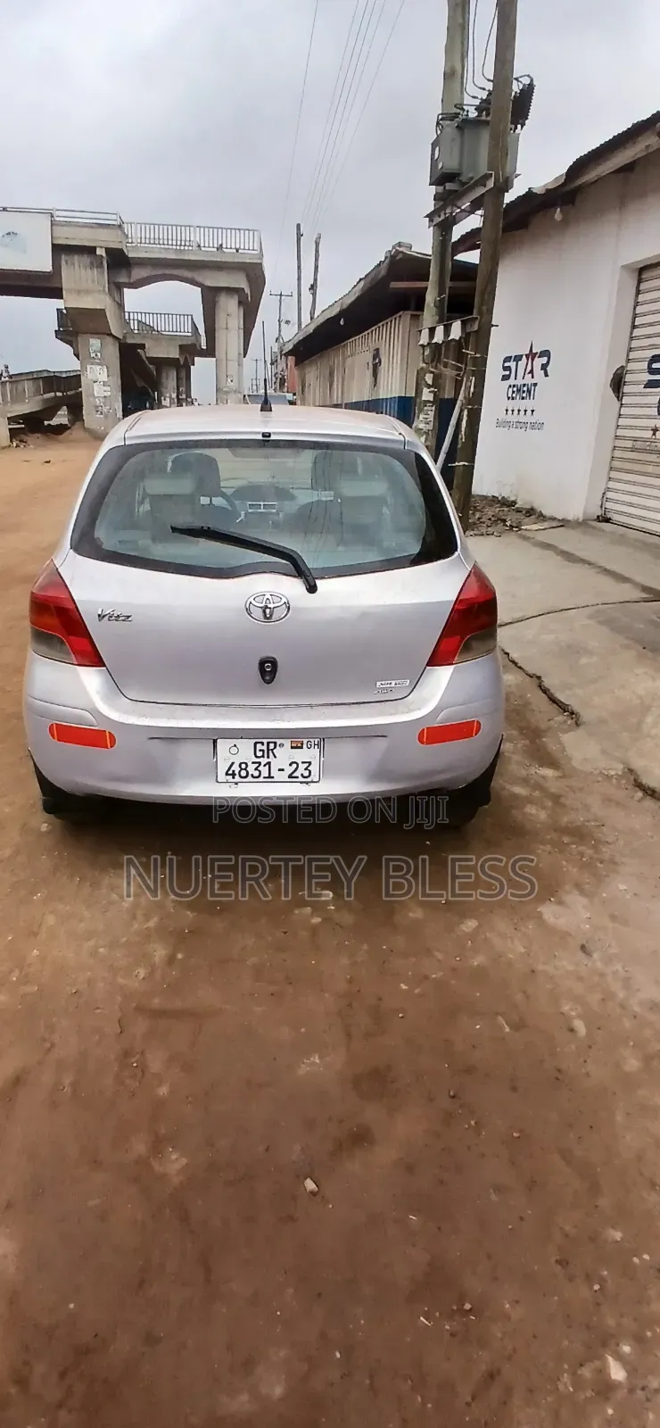 Toyota Vitz 2010 Silver
