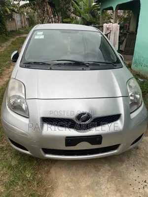 Toyota Vitz 1.3 AWD 3dr 2010 Silver